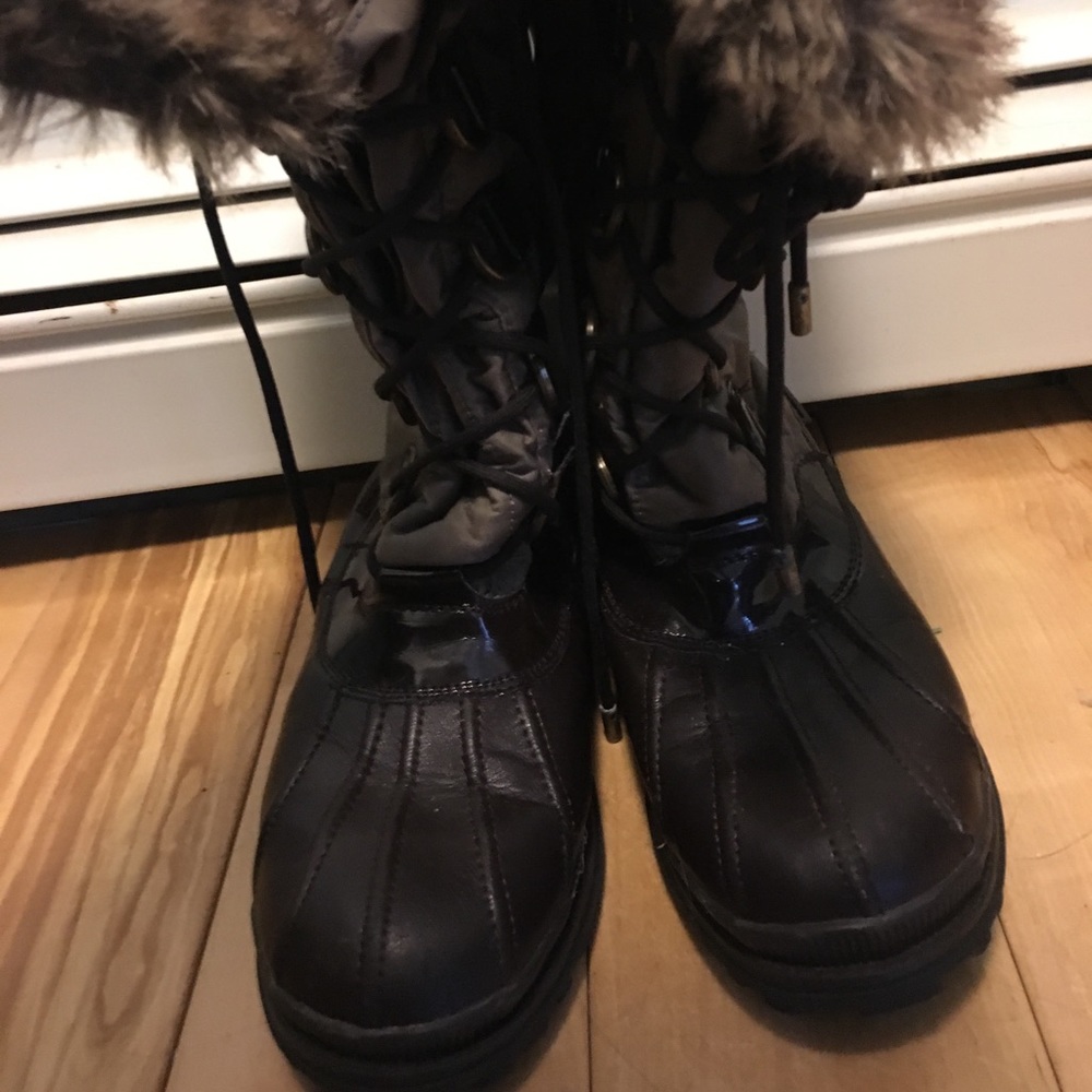 Snow boots